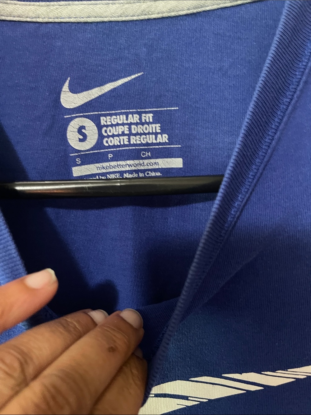 Nike Men’s Royal Blue Short-Sleeve Tee with White Swoosh - Picture 2 of 3
